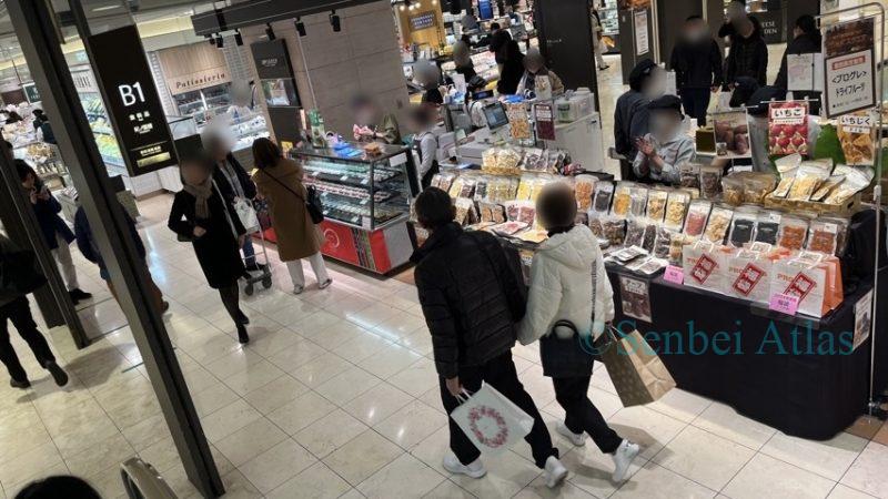 Shinjuku Takashimaya's basement food hall 