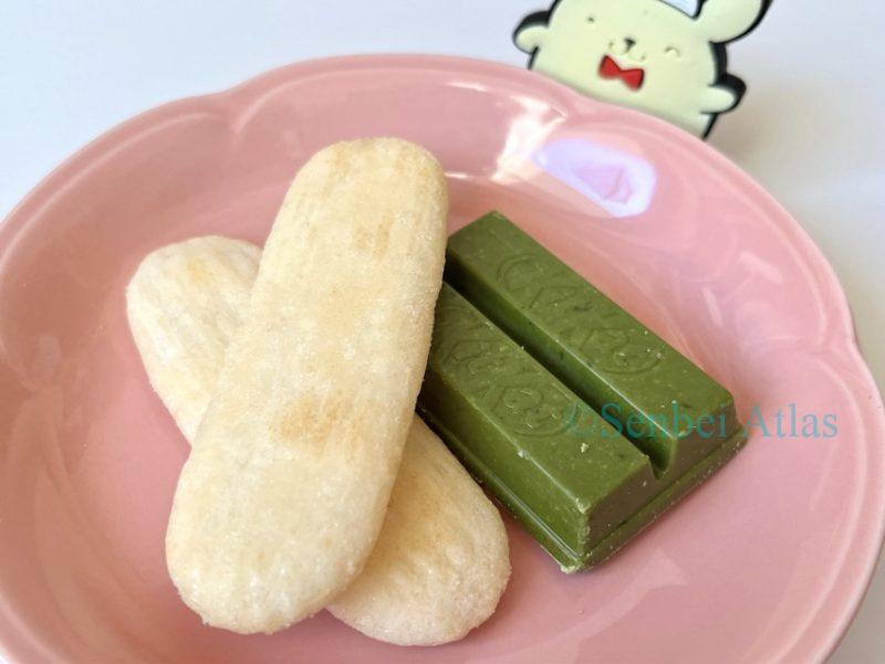 Matcha KitKat and Happy Turns sit on a plate, with Pompompurin behind them.