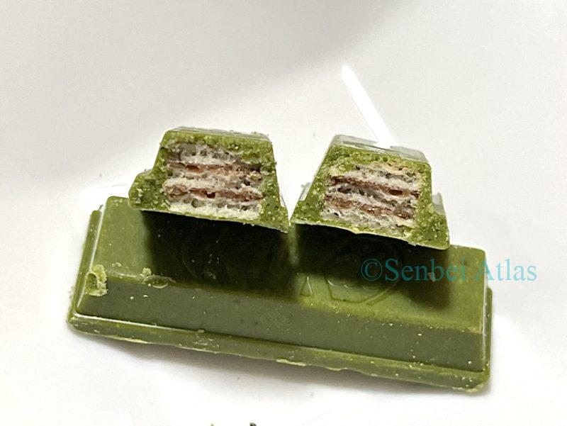 Cross-section of a Kit Kat Deep Matcha (キットカット 濃い抹茶) bar, showing the wafer layers inside.