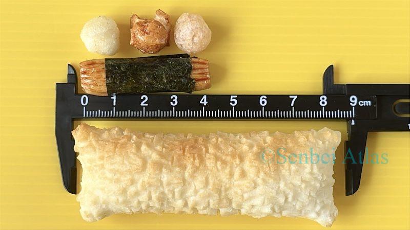 Comparison of Arare (あられ) and Okaki (おかき) sizes using a ruler.