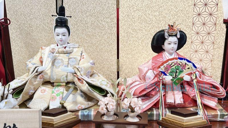 Obina (男びな) and Mebina (女びな) dolls.
