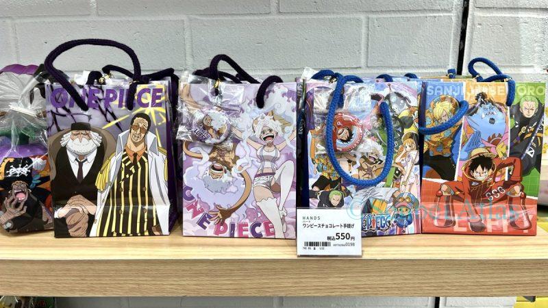 One Piece small handbag filled with chocolates (ワンピースチョコレート手提げ).
Featuring designs of Luffy (ルフィ), Bonney (ボニー), and other characters.