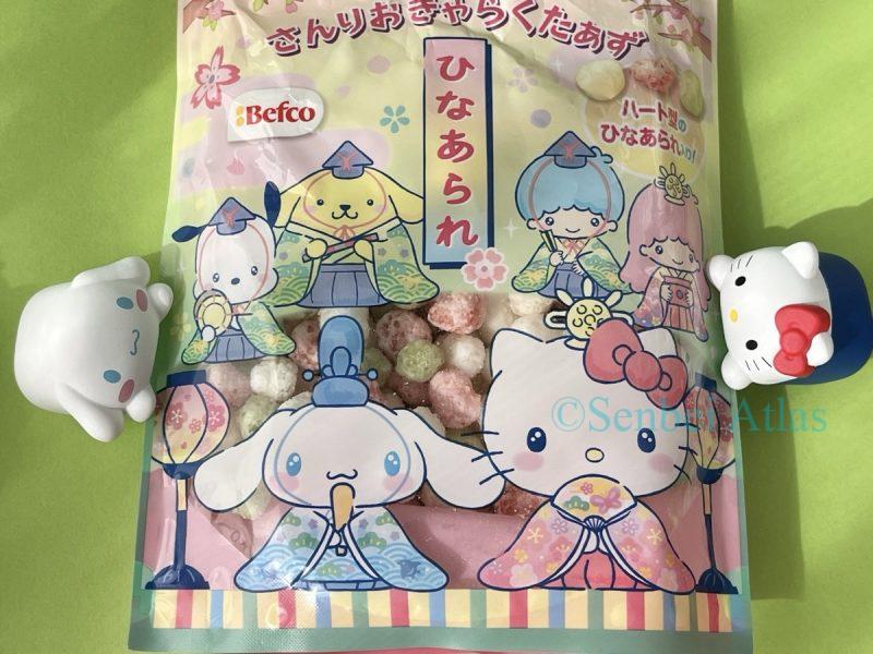Front of the package showing Hello Kitty (ハローキティ) and Cinnamoroll (シナモロール) in Hinamatsuri costumes.