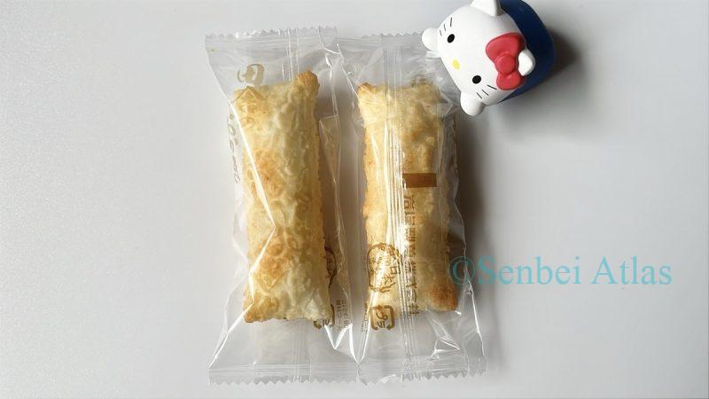 Two individual wrappers of Inaka no Okaki (田舎のおかき) showing front and back with Hello Kitty (キティ).