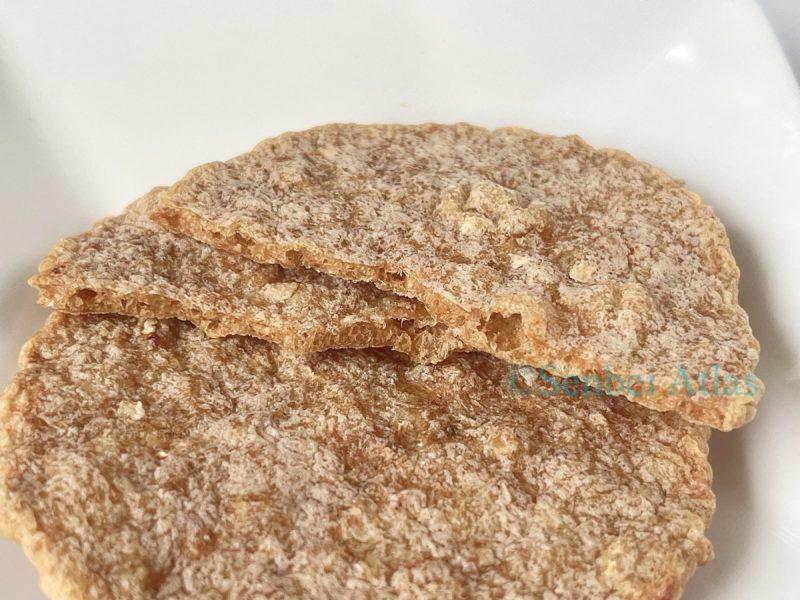 Yukari (ゆかり) shrimp cracker on a plate with a cross-section in the center.